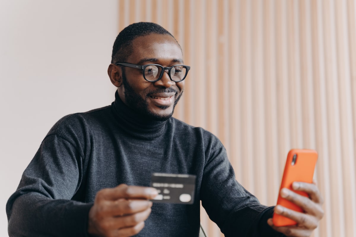 Comment Faire Changer D'avis Un Homme Tetu homme qui cherche une banque