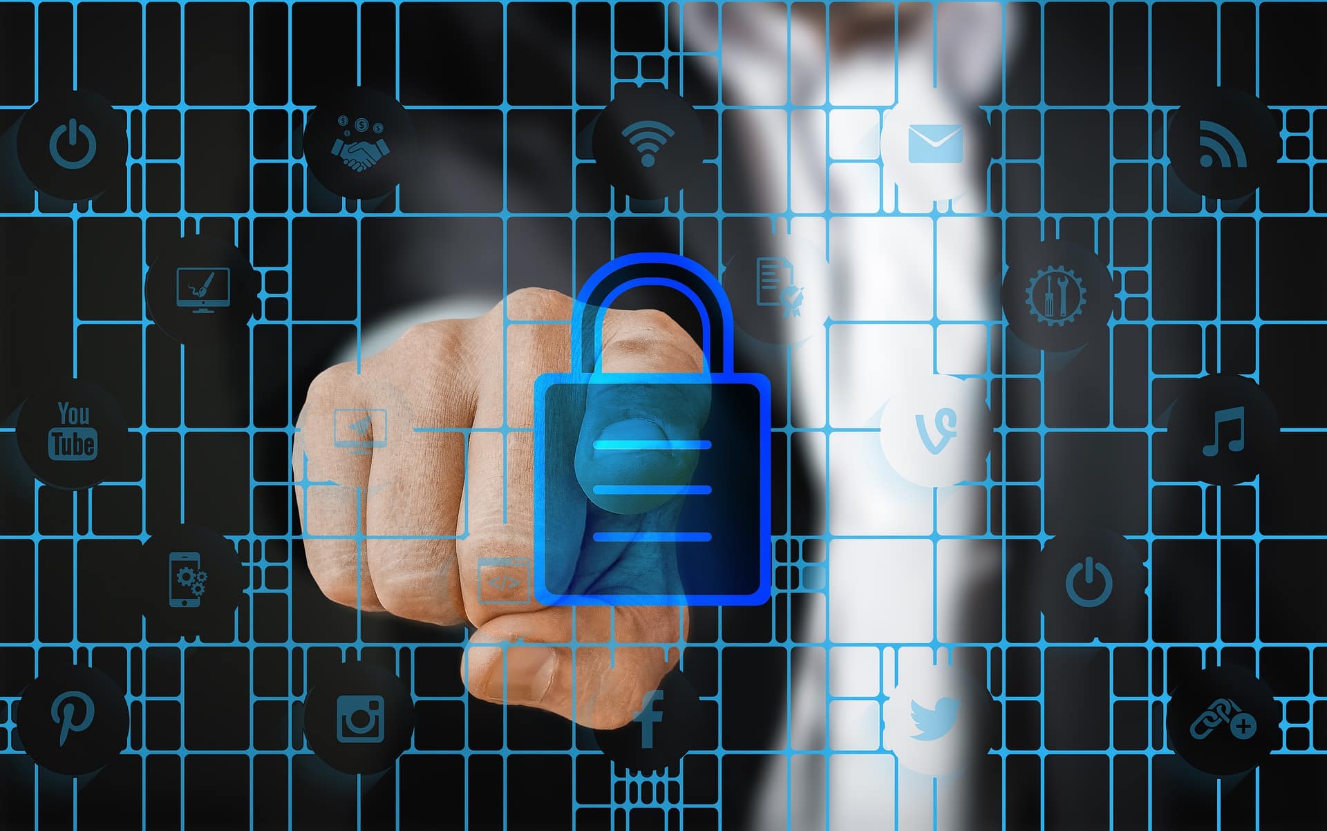 logiciel FTP : interface des logiciels FTP FileZilla et Cyberduck affichée sur écran d'ordinateur