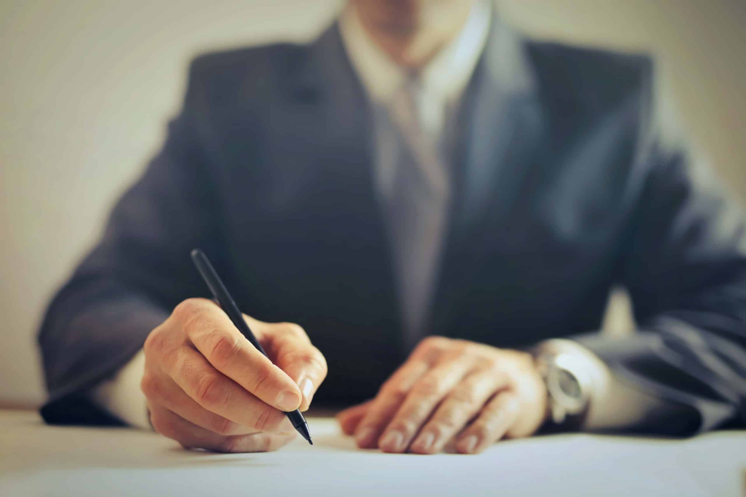 régime fiscal SARL : document financier et calculs d'impôts pour une SARL