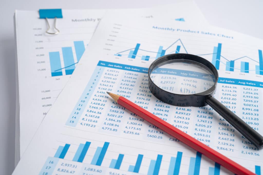 short selling : graphique financier montrant une chute des actions